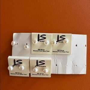 Fresh water white pearls stud earrings with Sterling silver 925.